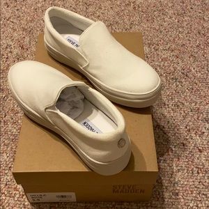 Gills White cloth shoe